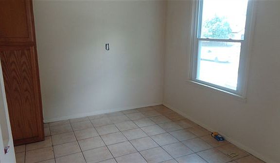 26757 OAKLAND DINING