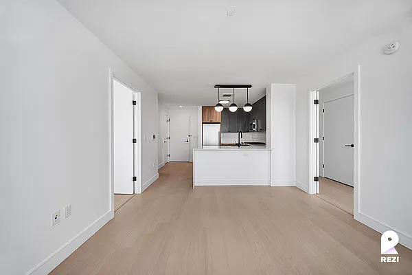 Rented by REZI | media 40