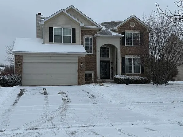 371 Whitehall Ln, Algonquin, IL 60102