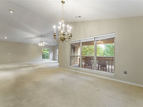 5th image of 21 Castleford Dr