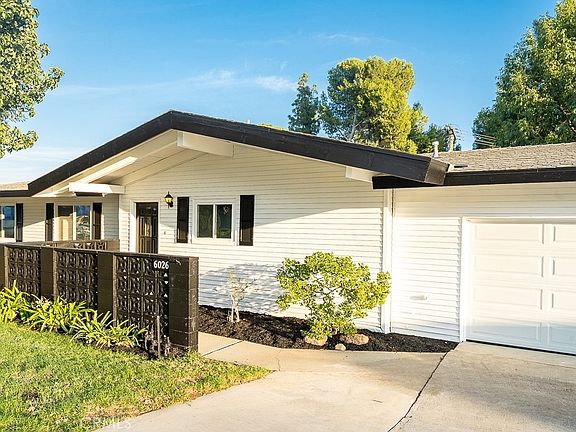 4th image of 6026 Moraga Ave