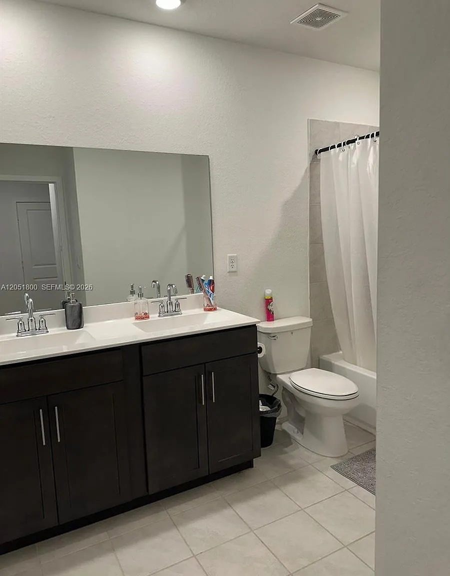 4 bed, 1826 sqft, $3,200 — Photo 4
