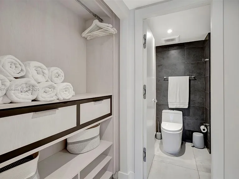 2301 Collins Ave #634 — Photo 8