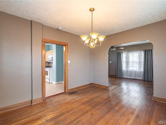 5th image of 2530 Mundale Ave