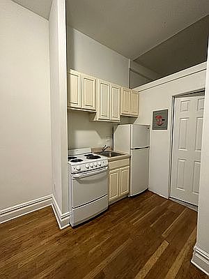 3rd image of 452 W 57th St APT 1FW