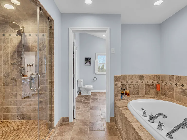 607 Wildwood Rd — Photo 29