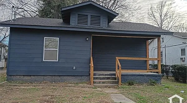 2531 Pershing Ave — Photo 1