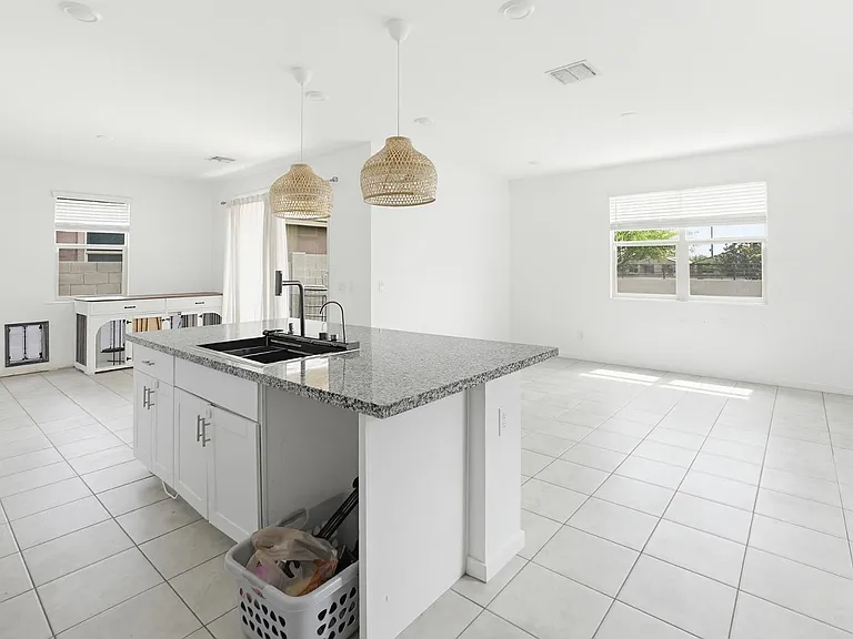 6815 W Encinas Ln — Photo 17