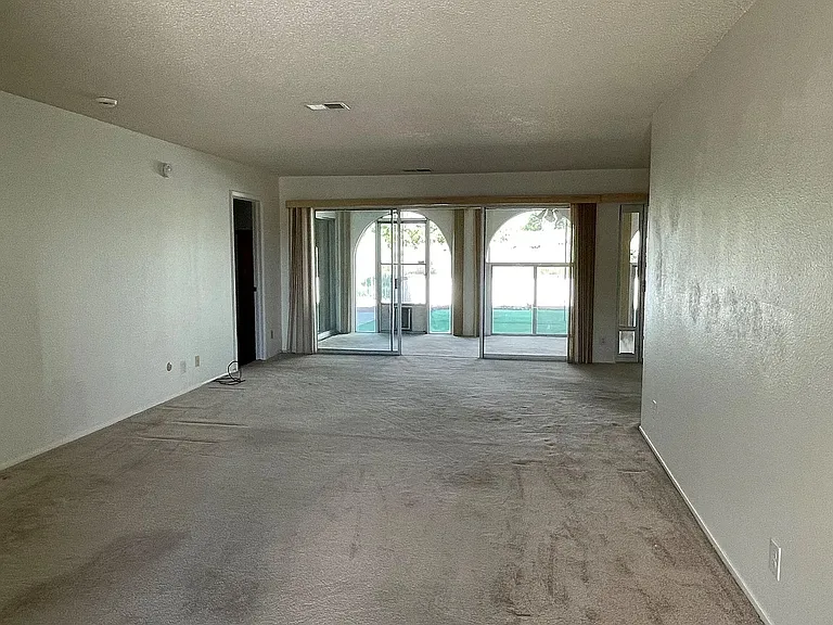 708 Western Dr — Photo 11
