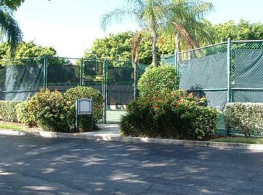 4th image of 19877 E Country Club Dr #3603