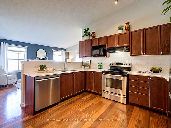 5th image of 1483 Maple Ave #414