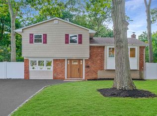 20 Linda Ln, Commack, NY 11725