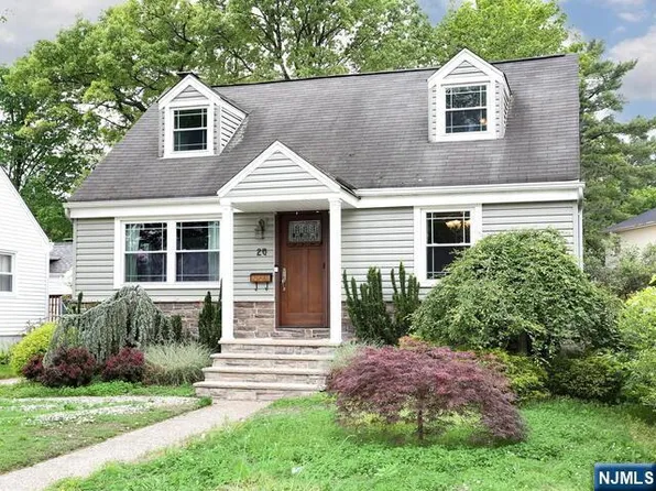 26 Greenwich St, Bergenfield, NJ 07621
