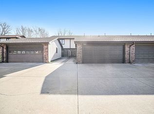 216 N 75th Ct, Lincoln, NE 68505