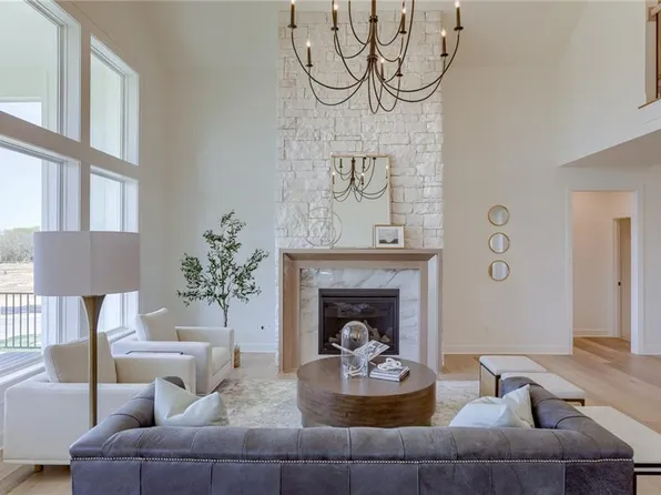 2432 W 177th St, Overland Park, KS 66085