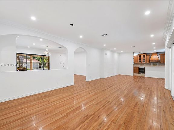 5th image of 921 Alava Ave #1