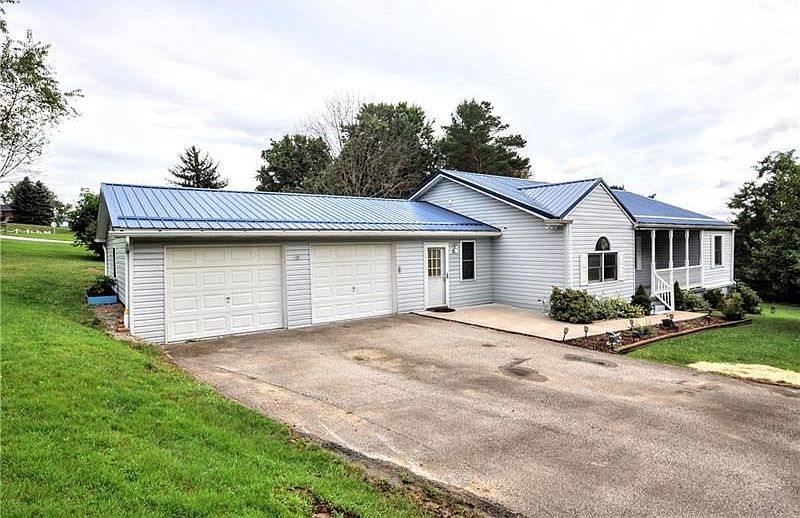 Want ample amounts of space AND an absolutely stunning yard with private surroundings? Welcome to 201 COLUMBUS CIRCLE!