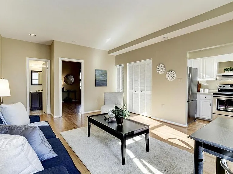 1811 Vernon St NW #201 — Photo 1