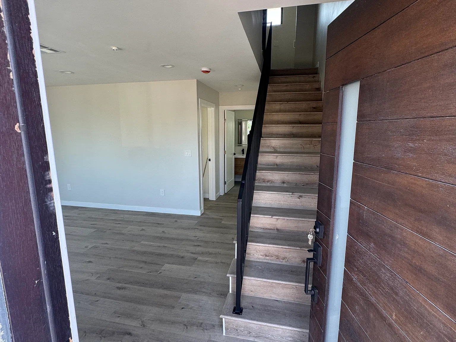 1037 N Marine Ave — Photo 3