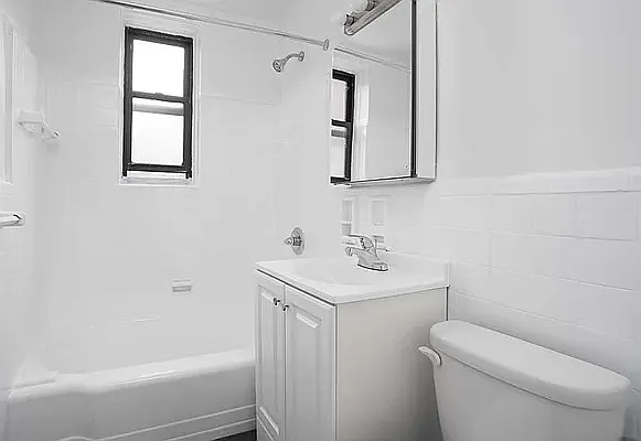 Rented by Waldstar Real Estate LLC | media 9