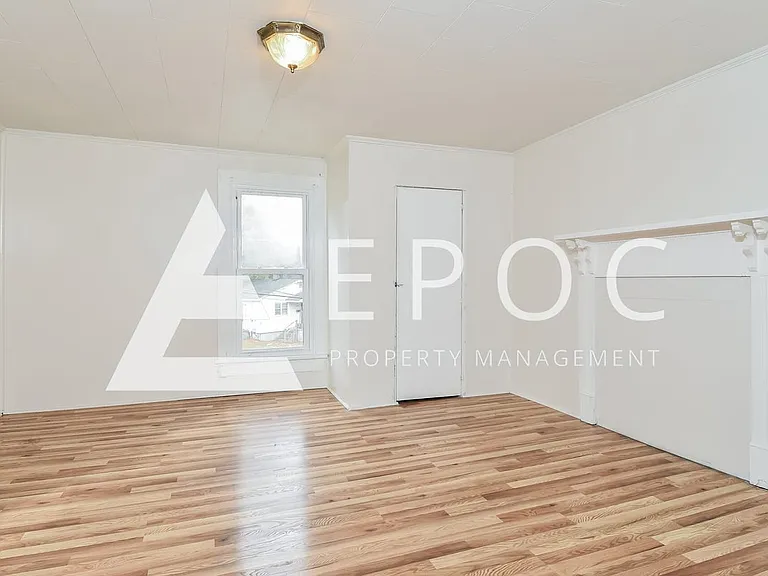 602 Loftus St — Photo 12
