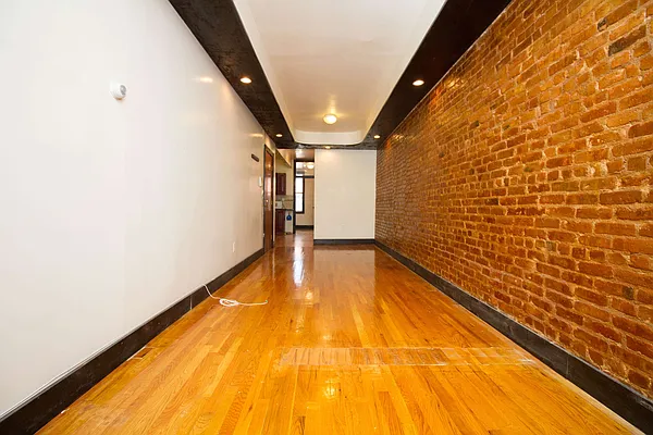 Rented by Nooklyn NYC LLC | media 31