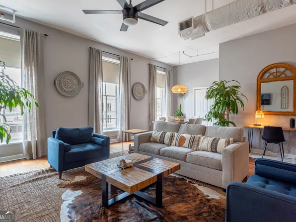 105 Whitaker St APT 304, Savannah, GA 31401