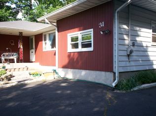 31 Maple St, Helmetta, NJ 08828