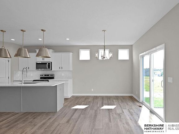 5th image of 18461 Palisades Dr