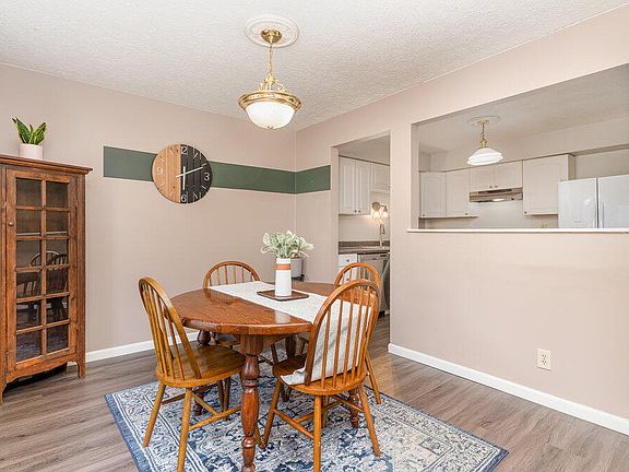 3rd image of 6548 Summerfield Dr