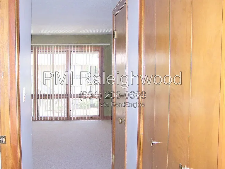 220 Foxkroft Dr — Photo 10