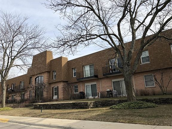 3rd image of 1250 Park Ave W APT 402