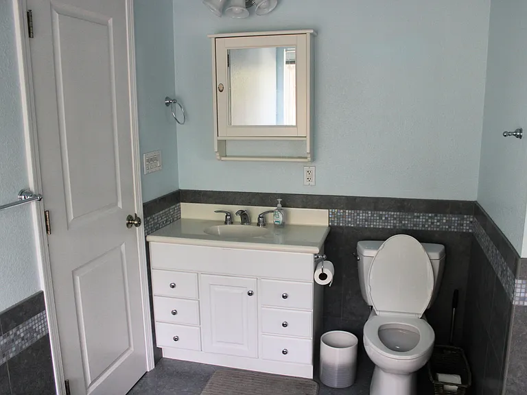 & 207A Manor Dr — Photo 7