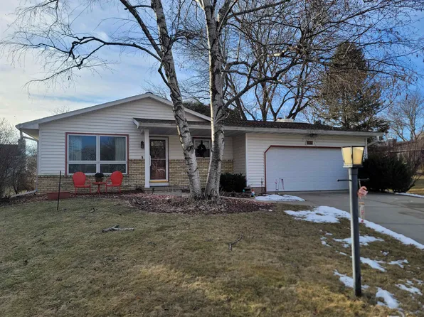 2573 Roanoke Cir, Fitchburg, WI 53719