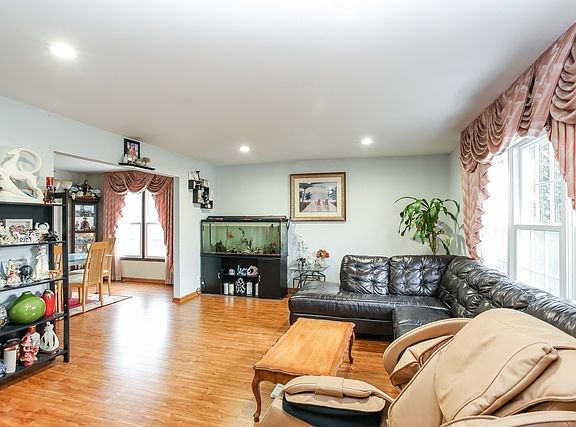 4th image of 1756 N Devon Ave