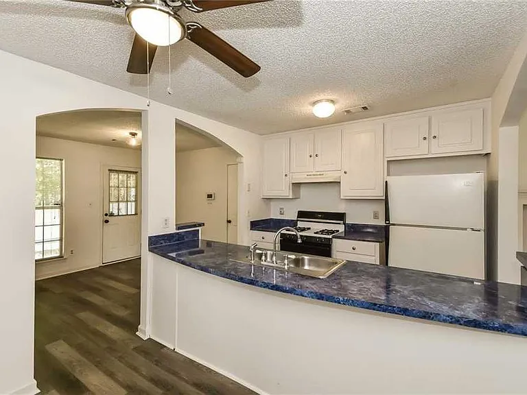8141 Hynds Springs Ln — Photo 4