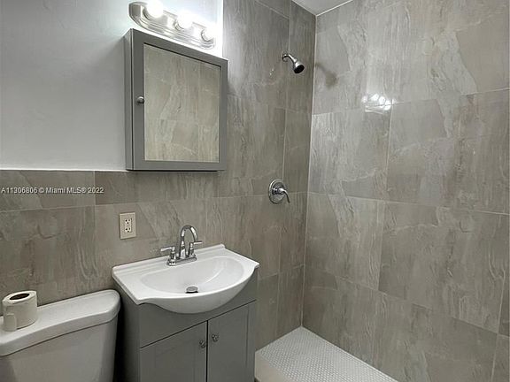 5th image of 1582 NE 145th St #1582
