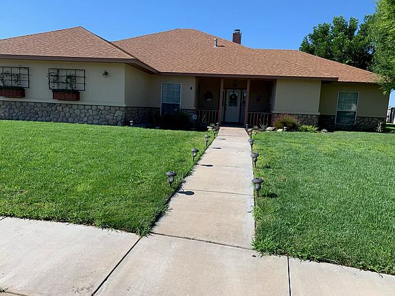 2nd image of 4 W Lake Ct