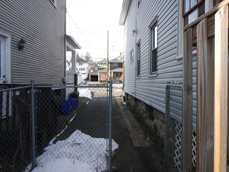 2nd image of 936 Earl Ct