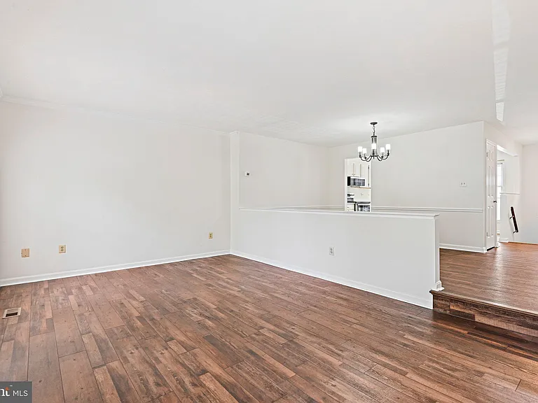 2885 Kelly Sq — Photo 5