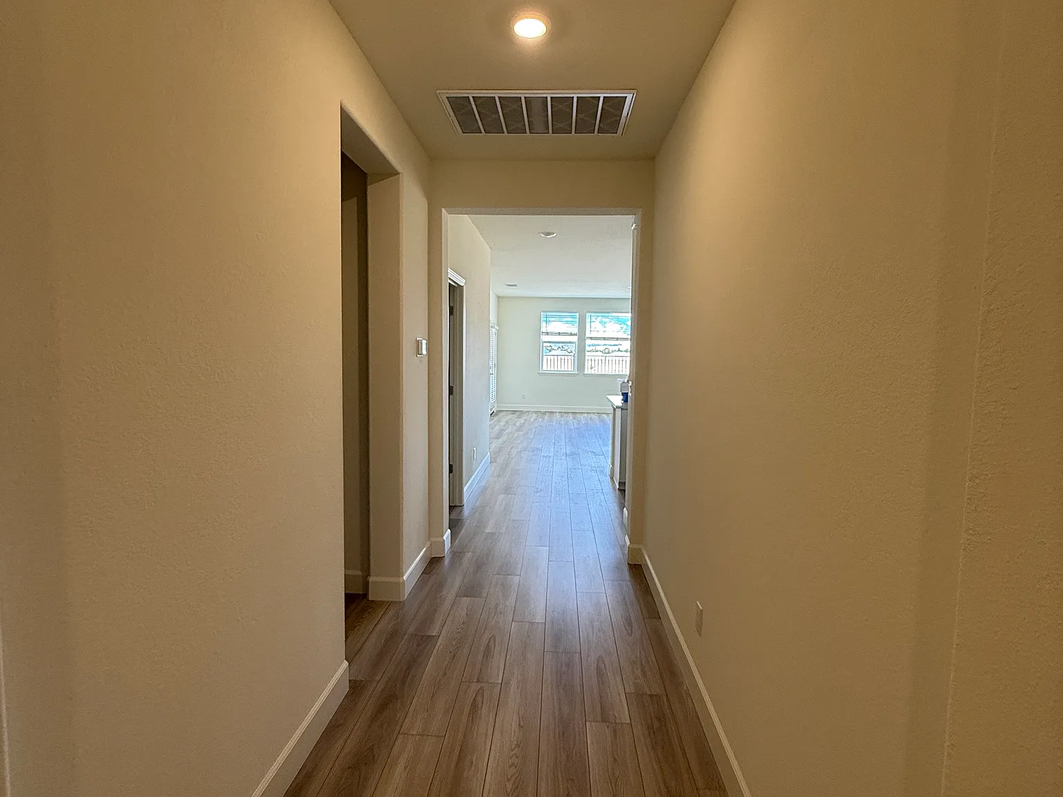 3 bed, 1721 sqft, $3,200 — Photo 3