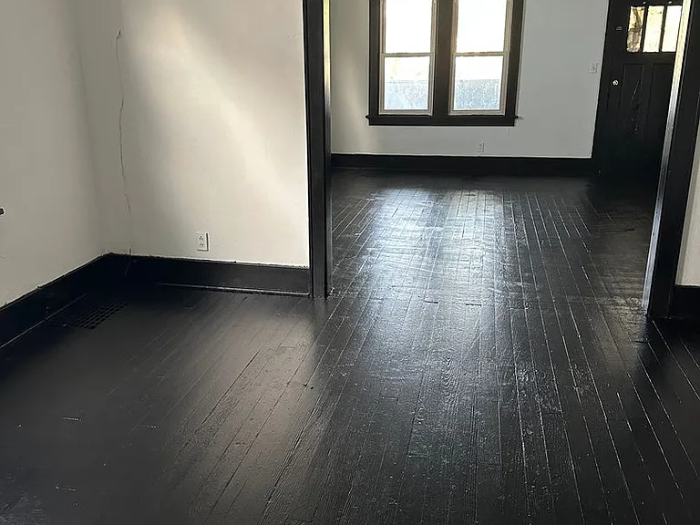 1413 Wellesley Ave — Photo 17
