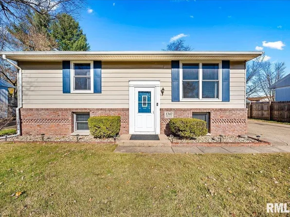1342 Georgeanne Dr, Pekin, IL 61554