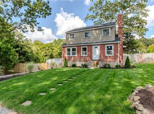 35 Saratoga Rd, Warwick, RI 02886