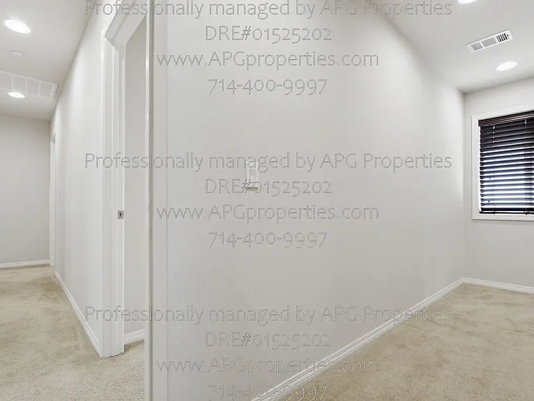 139 Thompson Ave — Photo 28