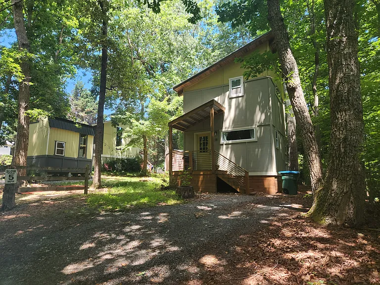 18 Cowan Ln — Photo 14