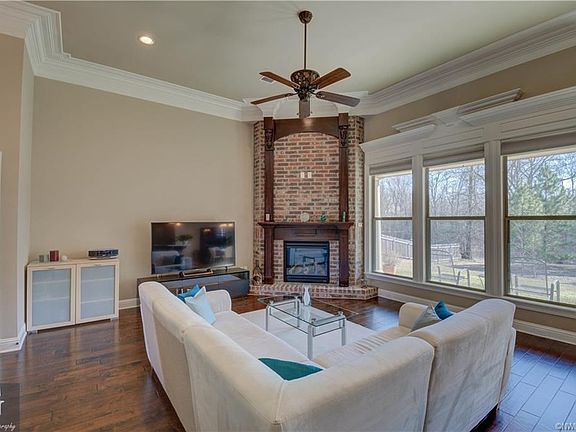 4th image of 525 Dogwood South Ln