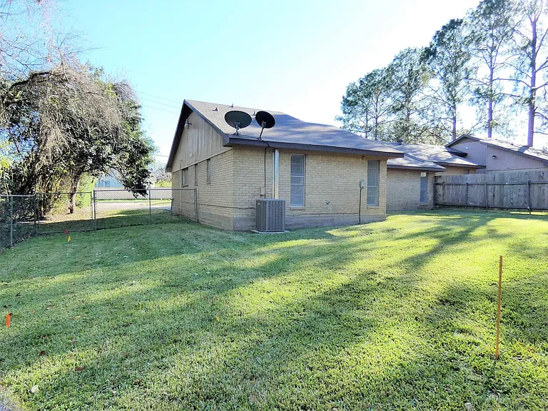 604 Golfview Dr — Photo 22