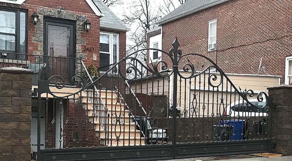 1st image of 2437 Fenton Ave