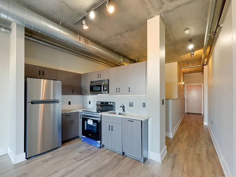 505 E 6th St #815 — Photo 12